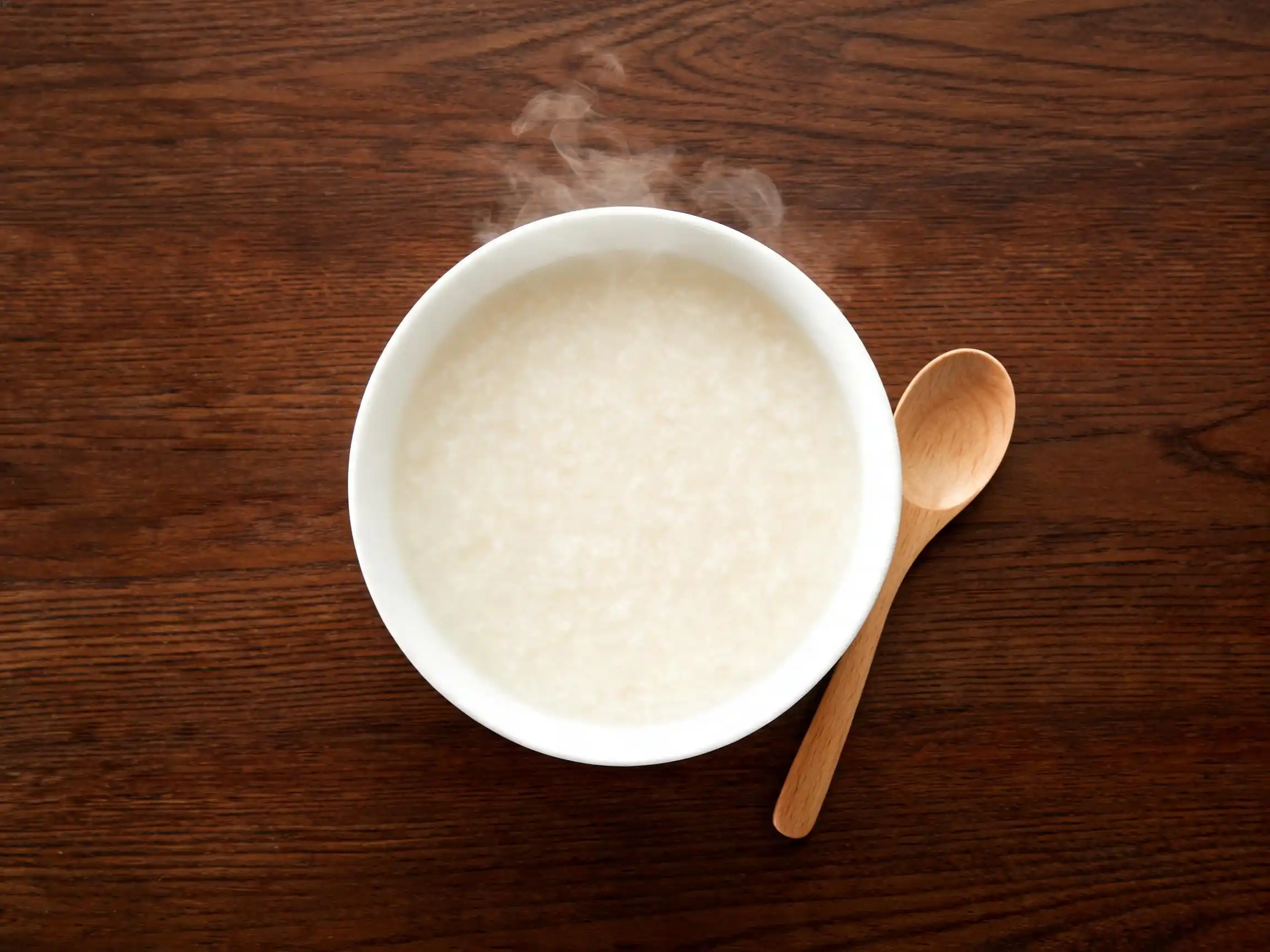 Amazake — boisson japonaise au koji de riz sans alcool, texture crémeuse blanche
